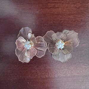 Elegant Gold Floral Earrings